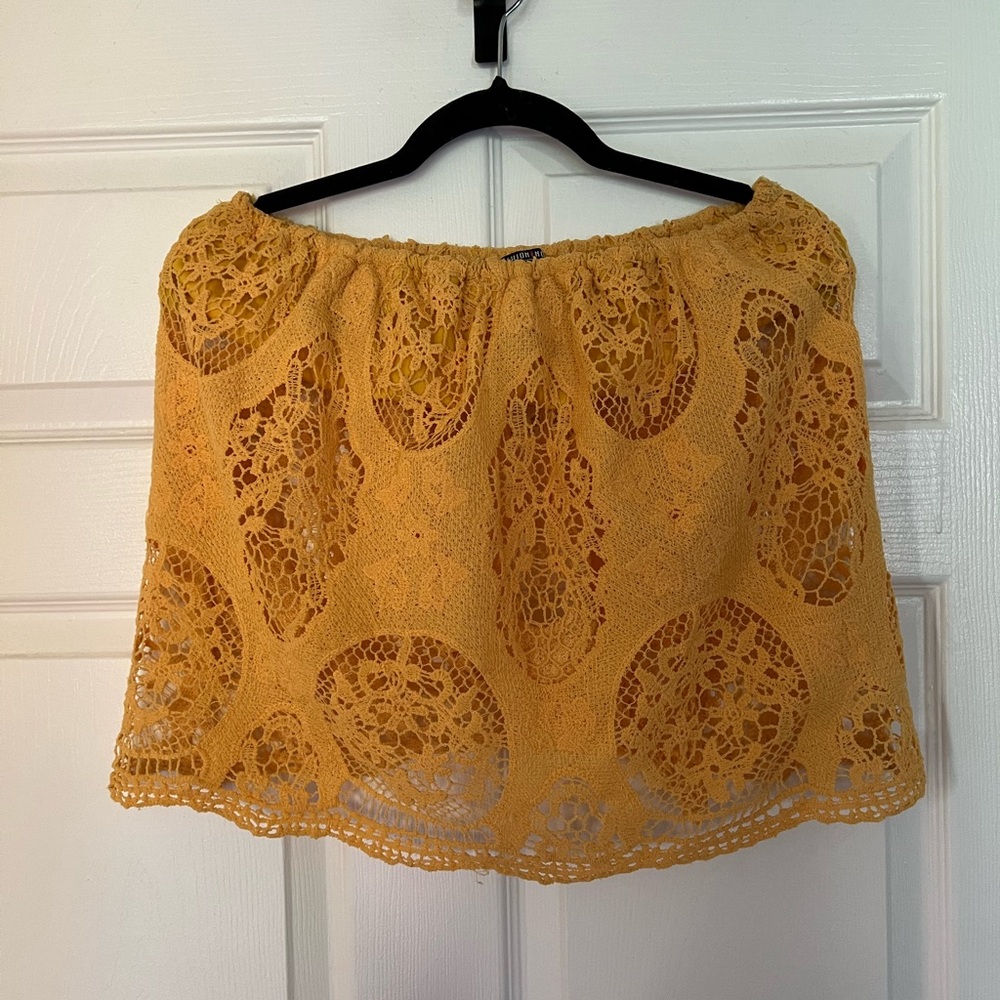 Women’s lace Crop Top (Fashion Nova)